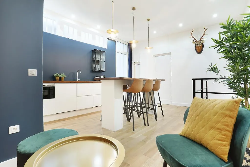 Rent A - Charon 3 * Parigi