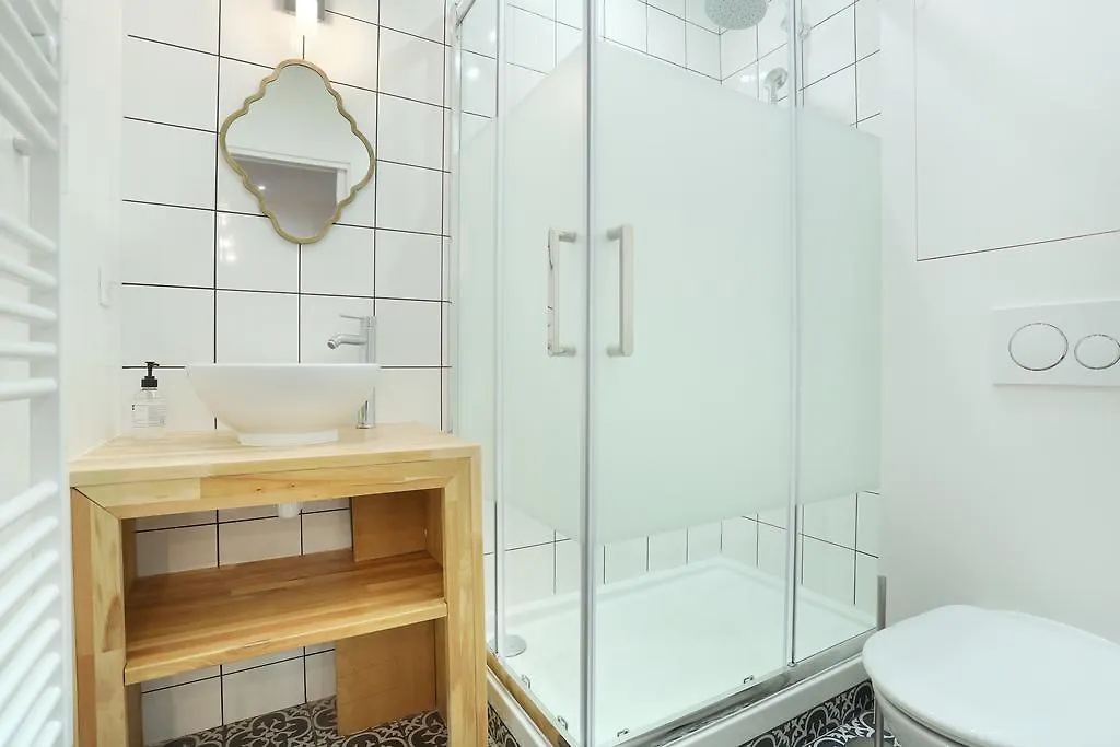 Rent A - Charon 3 * Parigi